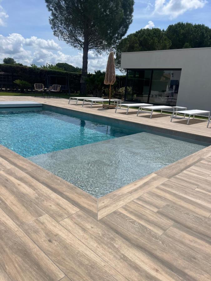 Magnifique Studio Avec Piscine Arles Exterior foto